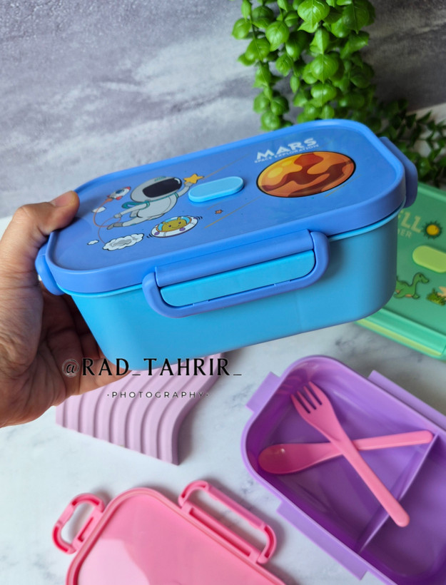 ظرف غذای دو قسمته با قاشق و چنگال و ماکروویوی