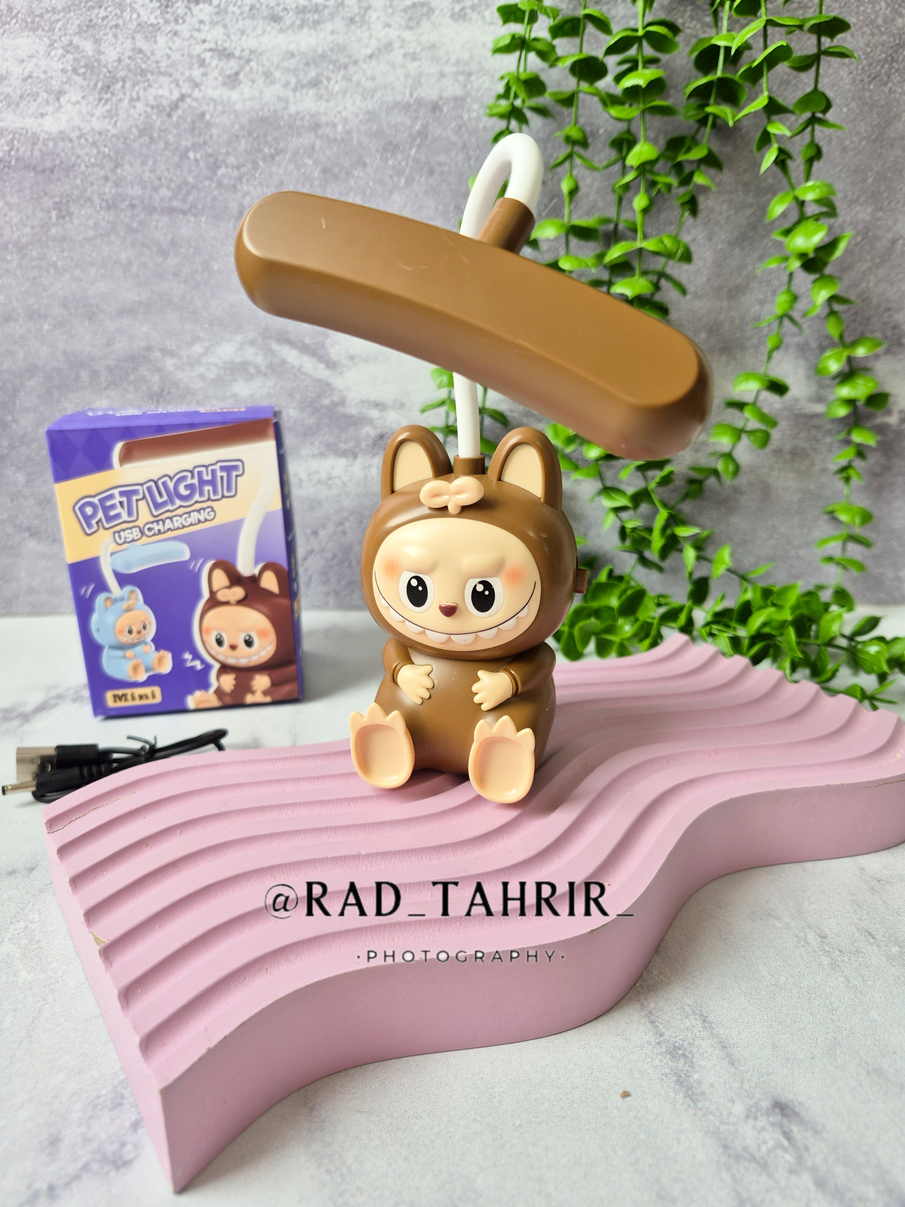 چراغ مطالعه شارژی لبوبو