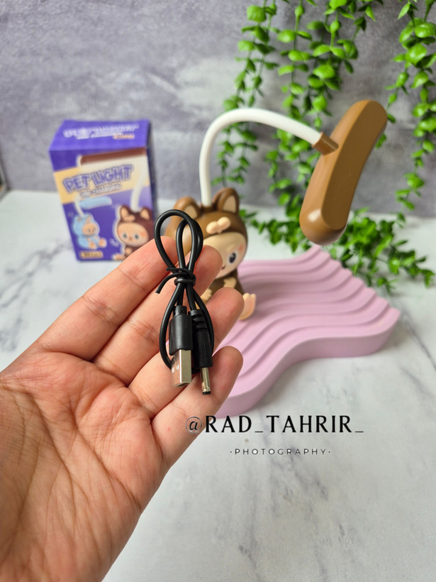 چراغ مطالعه شارژی لبوبو